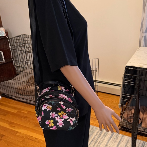 Floral Crossbody Bag can be worn as mini backpack see pics for measurements - Picture 2 of 7